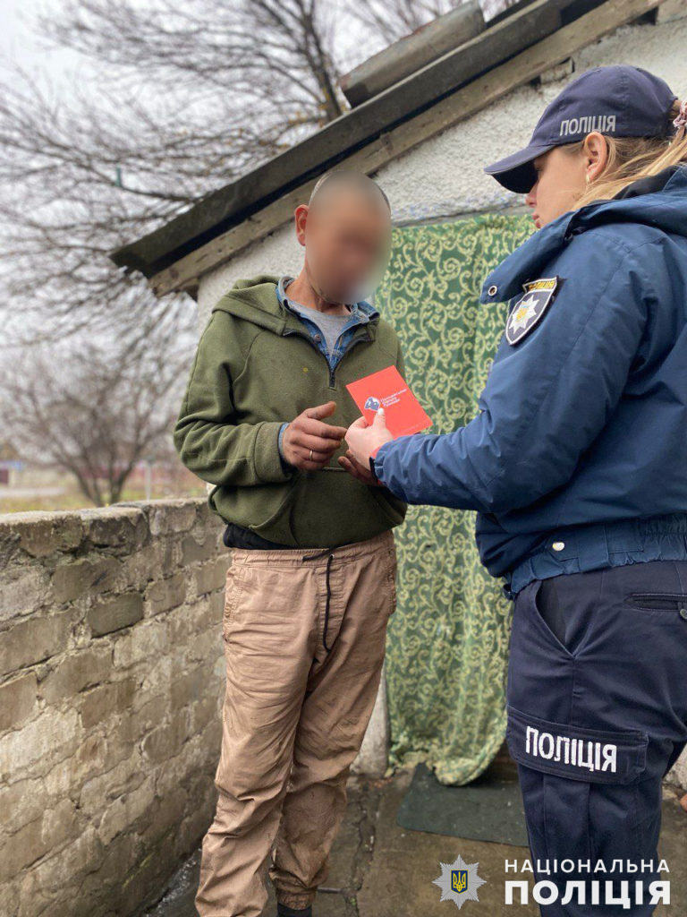 Поліцейські офіцери громад Миколаївщини вручили кривдникам жовті та червоні картки (ФОТО) 13