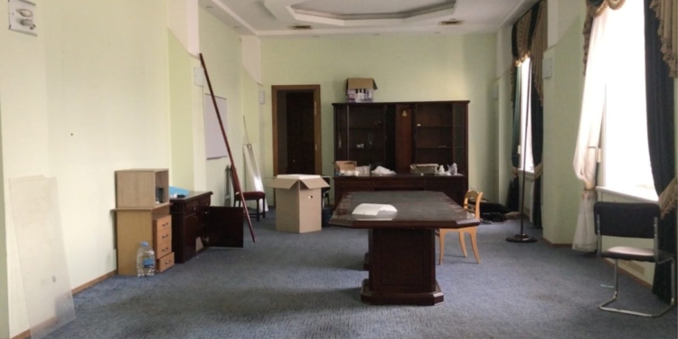 Росіяни повністю залишили Херсонську ОДА. Виглад з середини (ФОТО, ВІДЕО)