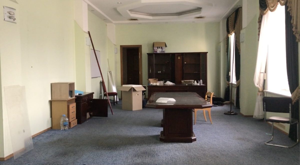 Росіяни повністю залишили Херсонську ОДА. Виглад з середини (ФОТО, ВІДЕО)