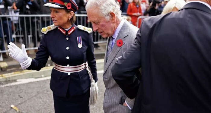 Короля Чарльза закидали яйцями (ФОТО, ВІДЕО)