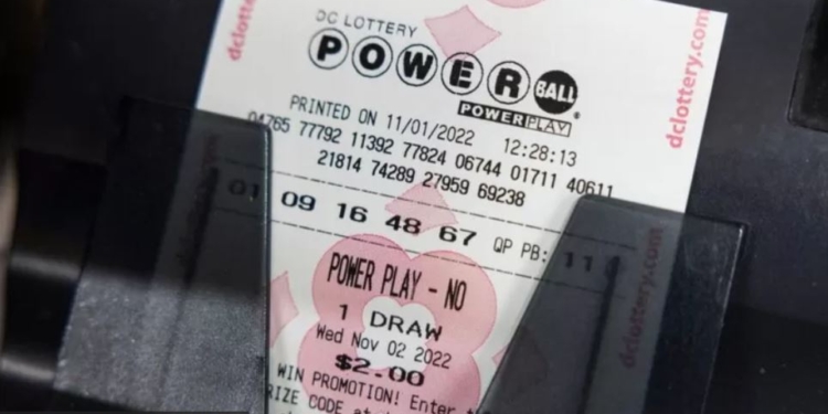 У США виграли найбільший джекпот в історії – $2 млрд. Щасливчик про це ще не знає