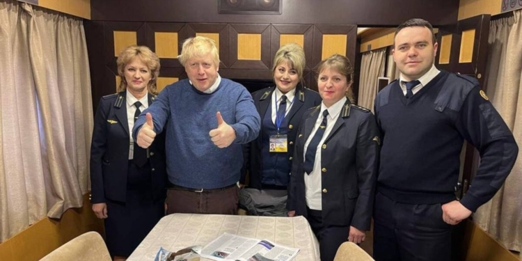 Цим вагоном їздили Джонсон, Макрон,  Шольц, Штайнмаєр. Як виглядає VIP-салон Укрзалізниці (ВІДЕО)