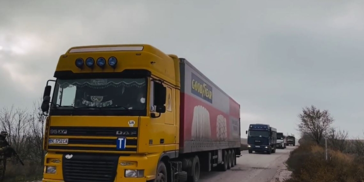 Звільнена Снігурівка отримала гуманітарку – будматеріали, продукти, генератори (ВІДЕО)