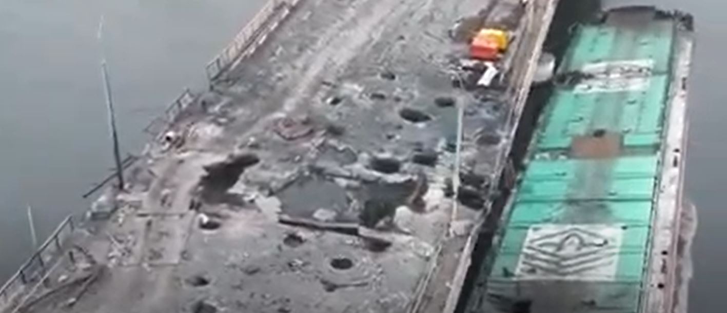 Як зараз виглядає знищений Антонівський міст з висоти пташиного польоту (ВІДЕО)