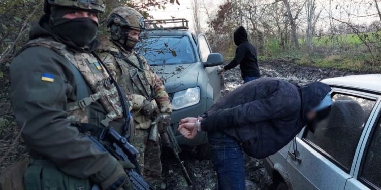 На Миколаївщині затримали продавця зброї – з ящиком гранат, вогнеметом та гранатометом (ФОТО, ВІДЕО)