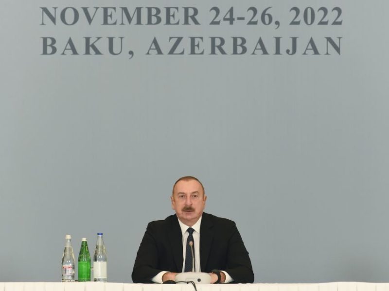 Азербайджан відмовляється від перемовин з Вірменією через Макрона