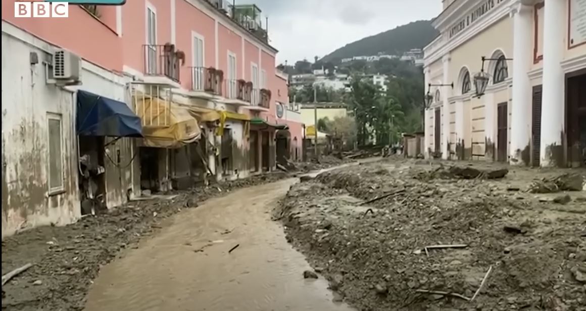 Зсуви грунту на італійському острові - вже 7 загиблих, є зниклі безвісти (ВІДЕО) 7