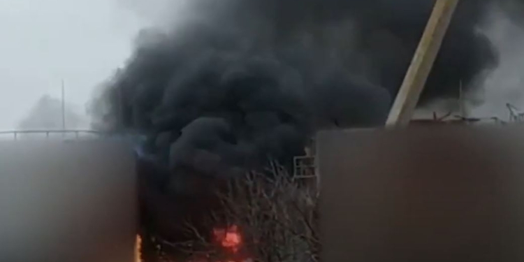 Під Бєлгородом зайнялась нафтобаза (ВІДЕО)