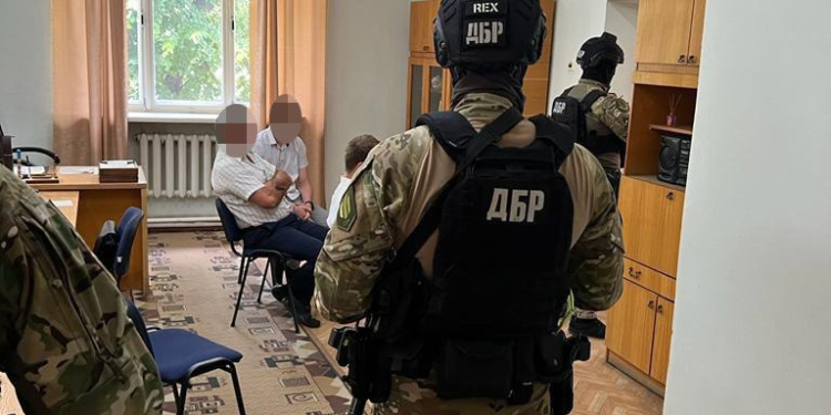 Кому війна, а кому… Передано до суду справу начальника митниці в “Рені”, який наживався на зерновій блокаді (ФОТО, ВІДЕО)