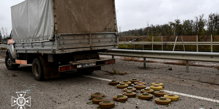 За добу на Миколаївщині рятувальники ліквідували 4 «мирних» пожежі і вилучили 236 російських боєприпасів (ФОТО)
