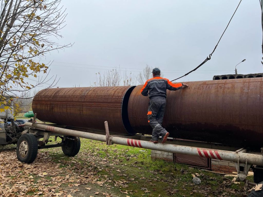Ремонт водогону Дніпро-Миколаїв: вже встановлено 3 метри труби та 3 кути повороту, до місця їдуть нові труби (ФОТО) 17