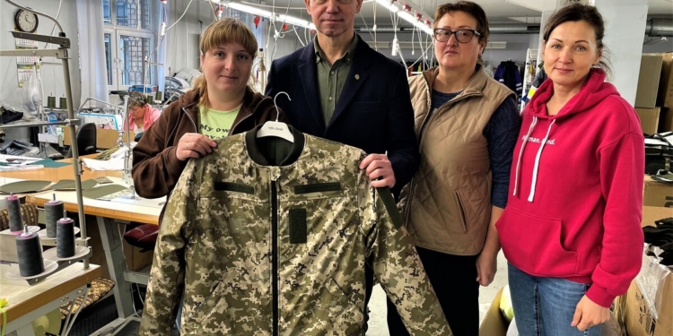 Латвійська компанія почала шити зимову форму для українських військових (ФОТО)
