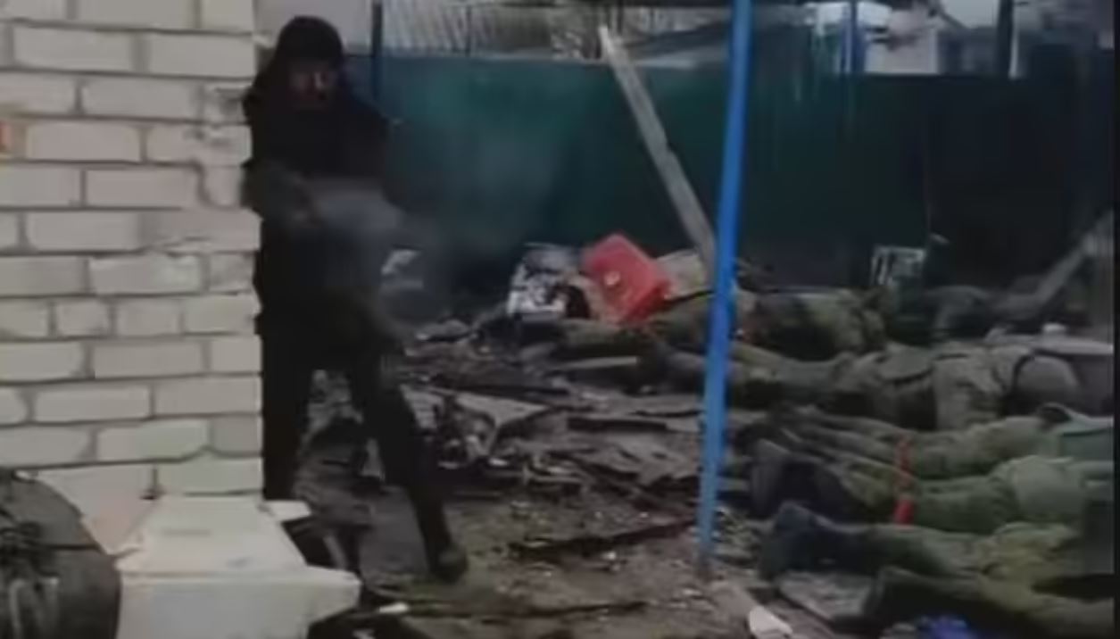 Відео про “розстріл полонених”. Прокуратура відкрила справу за фактом віроломства військових рф