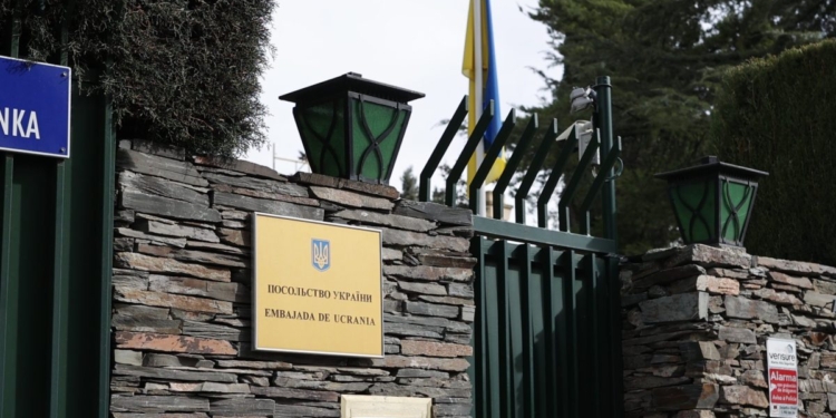 В посольстві України в Мадриді стався вибух – вибухнув конверт, адресований послу