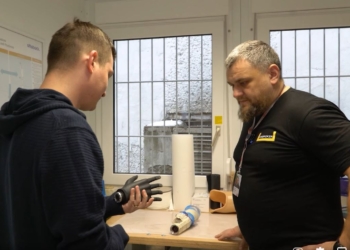 У Львові встановили біонічну руку бойовому медику, який втратив свою на фронті (ВІДЕО)