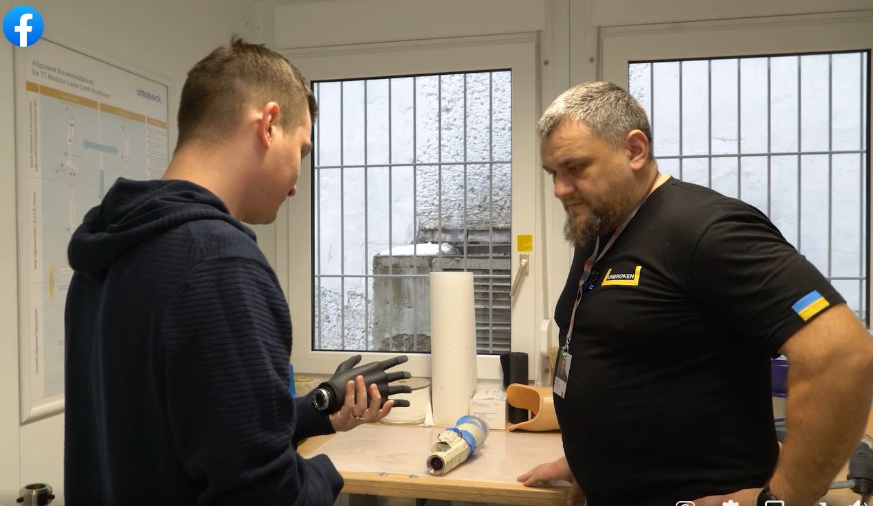 У Львові встановили біонічну руку бойовому медику, який втратив свою на фронті (ВІДЕО)