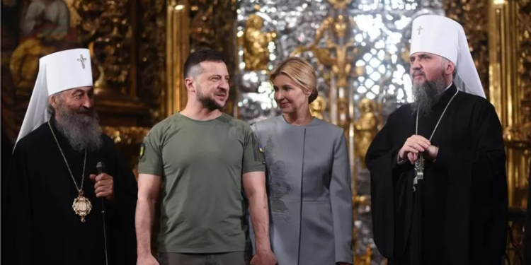 СБУ проти УПЦ. Як і чому Зеленський та спецслужби взялись за (не)московську церкву