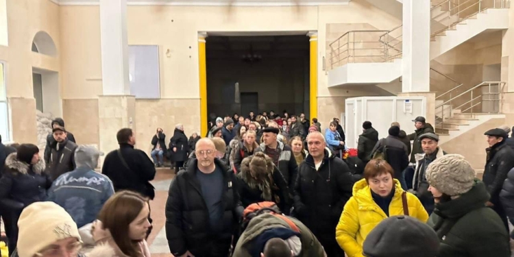 Перший евакуаційний потяг з Херсона поїхав у Хмельницький