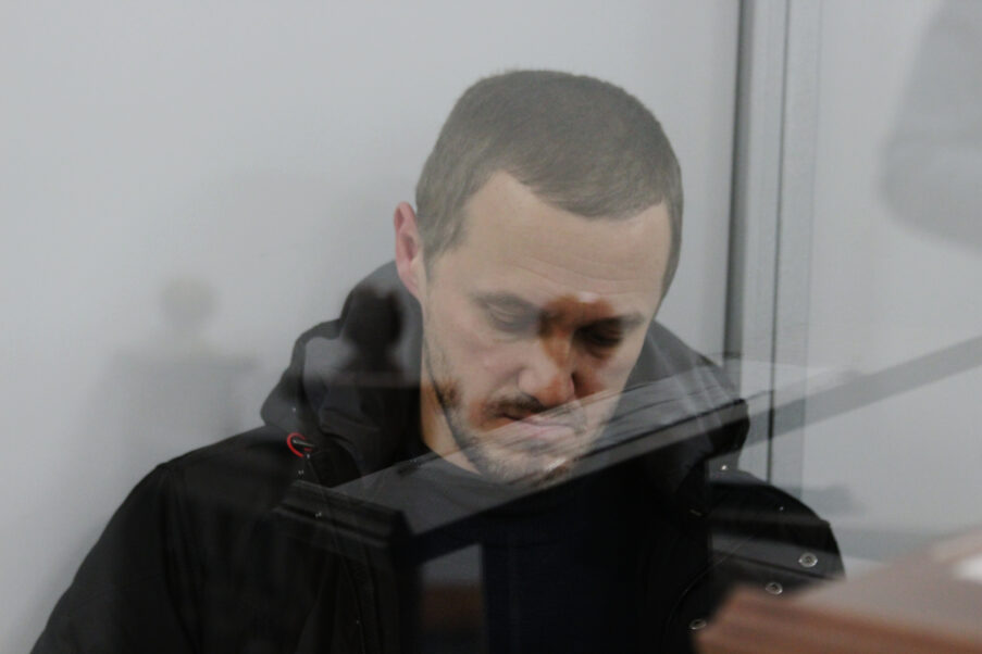 Продовжується суд над миколаївським прокурором-зрадником, на засідання знову прийшли родичі з портретами загиблих (ФОТО, ВІДЕО) 9