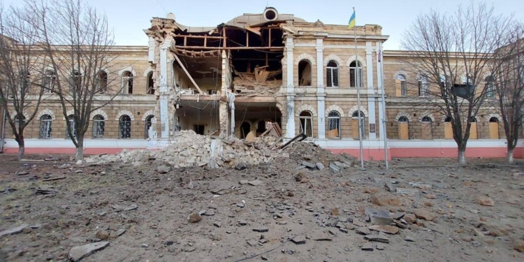 Внаслідок нічного ракетного обстрілу Миколаєва 1 людина загинула, 5 поранено, – ОП (ФОТО, ВІДЕО)