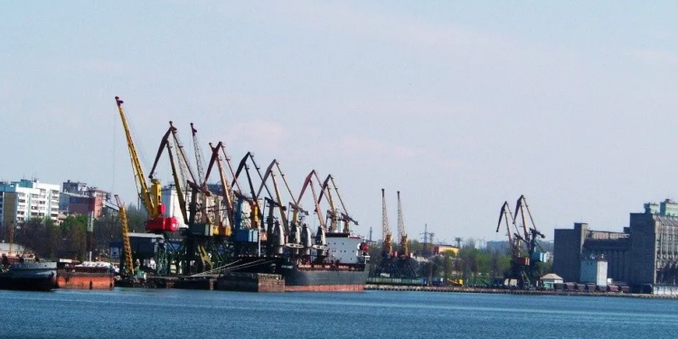 Внаслідок обстрілу китайського терміналу в Миколаєві знищено 17 тис. тон олії –  МЗС пропонує Китаю звернутись до Москви