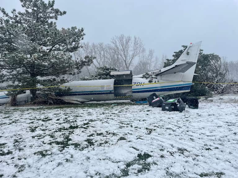 В США впав літак з 53 собаками. Всі вижили (ФОТО) 2