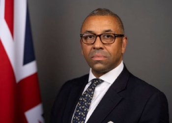 В Київ прибув очільник МЗС Британії. З подарунками