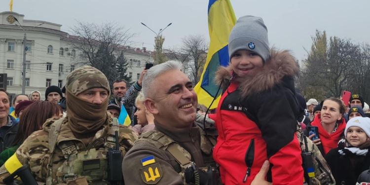 Як зустрічали командувача ОК “Південь”  у звільненому Херсоні (ВІДЕО)