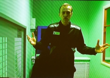 Навальний подає в суд на колонію, в якій сидить, – вимагає зимові чоботи