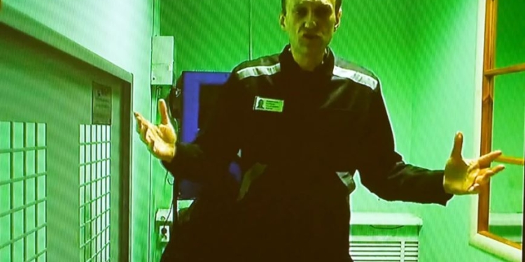 Навальний подає в суд на колонію, в якій сидить, – вимагає зимові чоботи