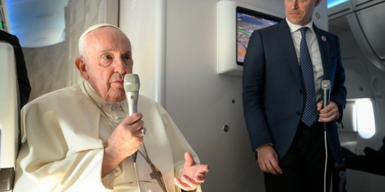 “Дуже поважаю російський народ, російський гуманізм”, – Папа назвав Україну мученицею, а російський народ великим