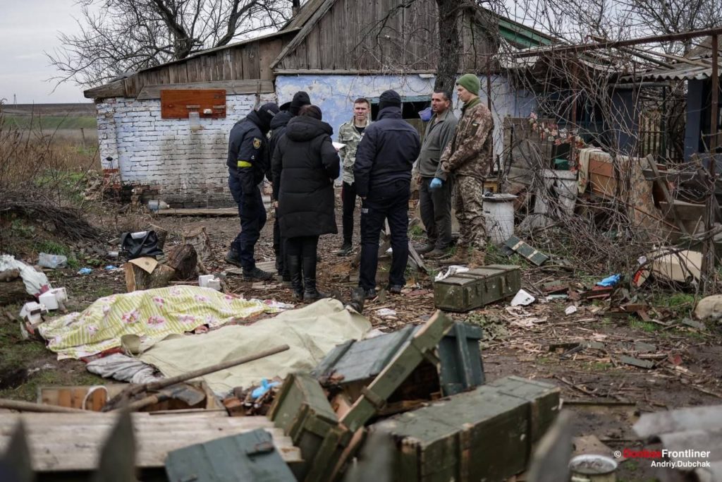 На Херсонщині окупанти застрелили чоловіка, вклавши дуло автомата йому в рот, а потім його прийомну матір (ФОТО 18+) 11