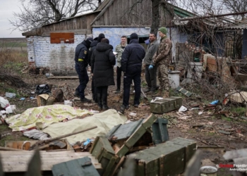 На Херсонщині окупанти застрелили чоловіка, вклавши дуло автомата йому в рот, а потім його прийомну матір (ФОТО 18+)