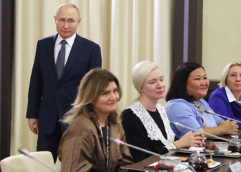 “Всі ми смертні” і “В ДТП і від горілки теж гинуть”, – що ще заявив путін нібито матерям тих, хто загинув в Україні (ВІДЕО)