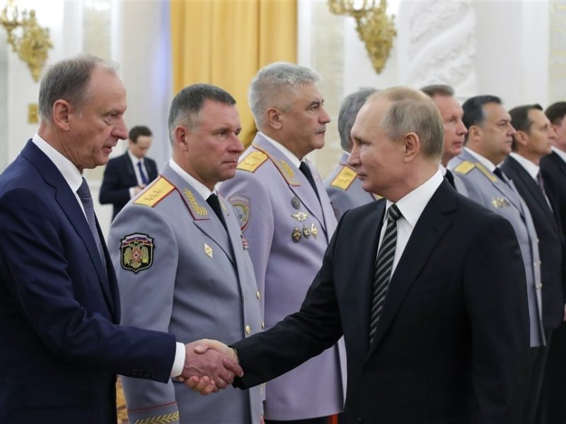 Навіщо російський диктатор збирав генералів? Відповідь британської розвідки