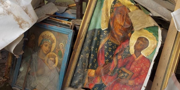 Зруйнований окупантами костьол в Киселівці на Миколаївщині: ікони понівечені, але частину літургійних речей вдалось врятувати (ФОТО, ВІДЕО)