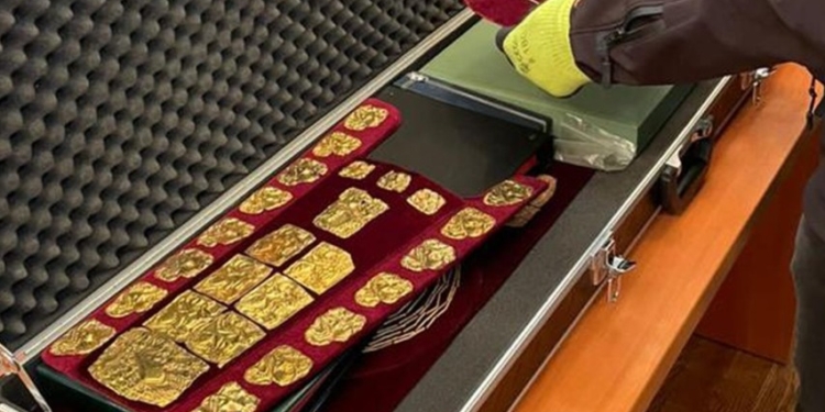 СБУ запобігла вивезенню з України елітного автопарку, зброї і антикваріату, які належать президенту промислового гіганта «Мотор Січ» Богуслаєву (ФОТО)