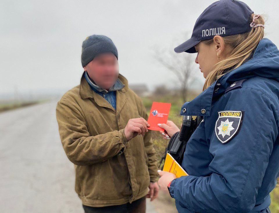 Поліцейські офіцери громад Миколаївщини вручили кривдникам жовті та червоні картки (ФОТО) 22
