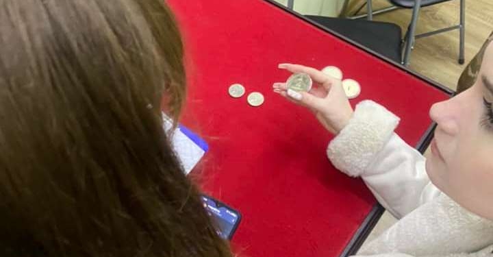 У Первомайську на аукціоні з продажу колекційних монет на підтримку ЗСУ зібрали більше 16 тис.грн. (ФОТО, ВІДЕО)