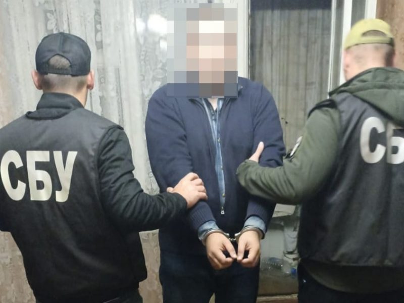 Корегувальника, який наводив російські ракети по будівлі УСБУ в Миколаєві, суд заарештував без можливості внесення застави