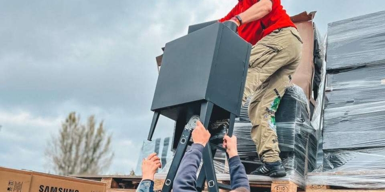 На Миколаївщині почали роздачу понад 5000 мобільних металевих булер’янів та “буржуйок” (ФОТО)