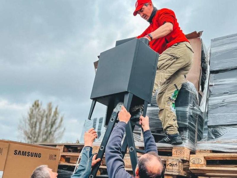 На Миколаївщині почали роздачу понад 5000 мобільних металевих булер’янів та “буржуйок” (ФОТО)