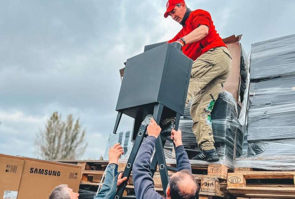 На Миколаївщині почали роздачу понад 5000 мобільних металевих булер'янів та "буржуйок" (ФОТО) 25