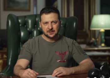 Зеленський в футболці від десантників подякував їм і закликав світ визнати рф країною-терористом (ВІДЕО)