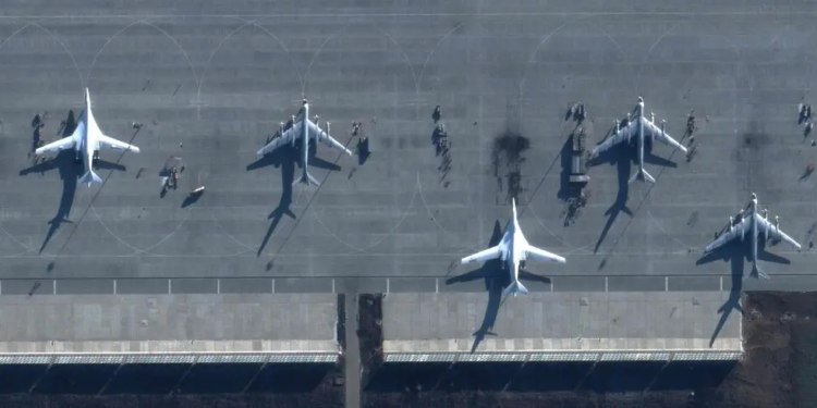 Атаку на російський військовий аеродром на місці координували українські спецназівці, –  NYT