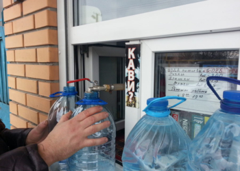 Справа про заволодіння шляхом обману ємностями для зберігання та безкоштовної роздачі води у Миколаєві: підозрюваному апеляційний суд змінив запобіжний захід