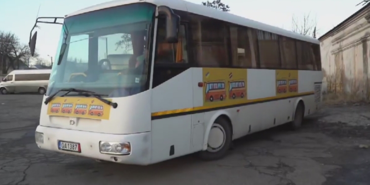 Миколаїв отримав шкільний автобус та гуманітарну допомогу з Латвії