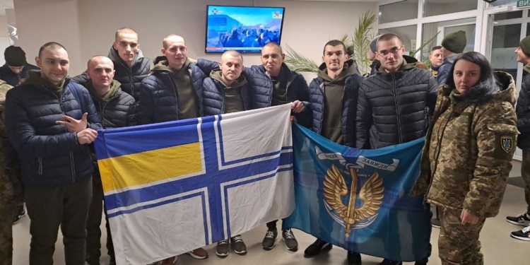 Серед звільнених вчора з російського полону – 16 миколаївських морпіхів (ФОТО)