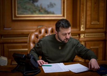 Підготовка до конференції в Парижі та українська формула миру: Зеленський по телефону поговорив з Макроном