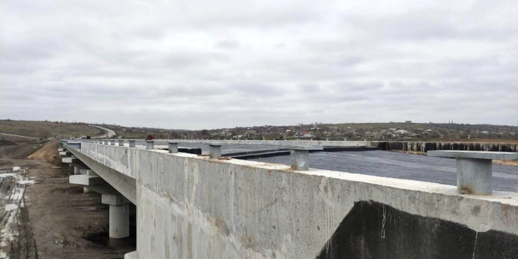 На Миколаївщині відновили реконструкцію Троїцького мосту (ФОТО)